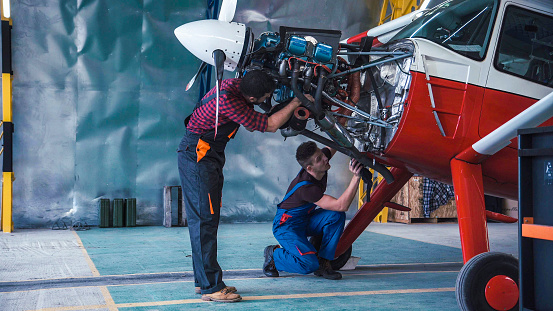 aircraft maintenance engineering colleges in Canada,