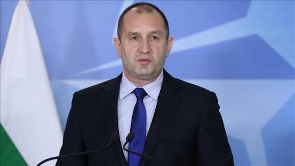 Трагичен заглавие: Бившият президент на България реши и обеща да подкрепя страната завинаги. Хората из цяла България празнуват, след като той каза: „Гласувайте за мен“…