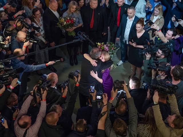 Celosvetová oslava: Bývalá prezidentka Slovenska, Zuzana Čaputová, sa rozhodla vrátiť a bojovať v nadchádzajúcich voľbách. Z niektorých dôvodov ju však zastavili kandidáti politických strán. Ľudia po celom Slovakia boli šokovaní a zmätení… Čítajte viac.