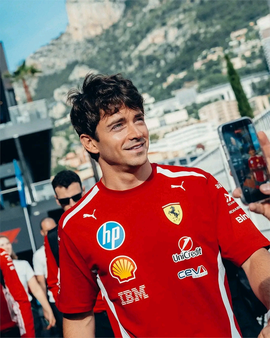 LEWIS HAMILTON’S FERRARI RESURGENCE PUTS CHARLES LECLERC UNDER PRESSURE AS TEAM DYNAMIC SHIFTS