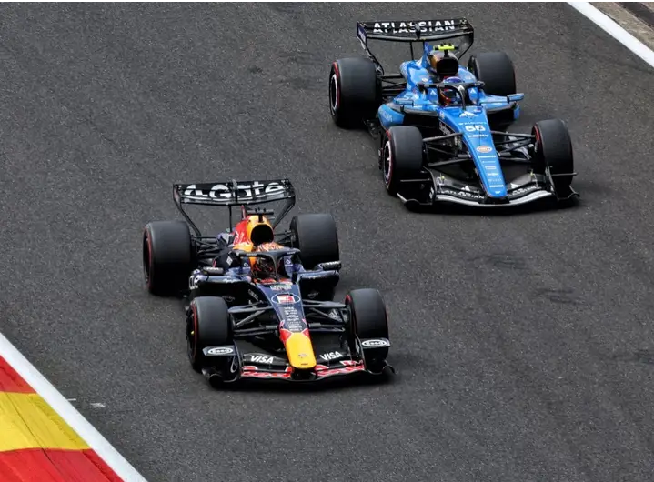 CARLOS SAINZ FACES STEWARDS’ SCRUTINY AFTER BELGIAN GP QUALIFYING INCIDENT